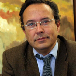 Es una foto del doctor Juan Arnau